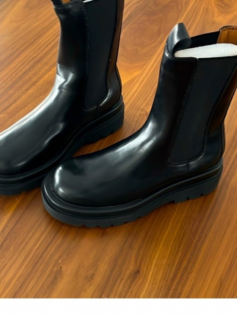 Chunky Chelsea Boots — Women's Size 9, Black